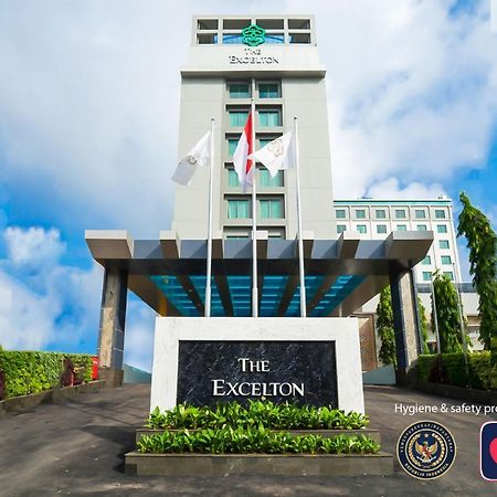 The Excelton Hotel Palembang Luaran gambar