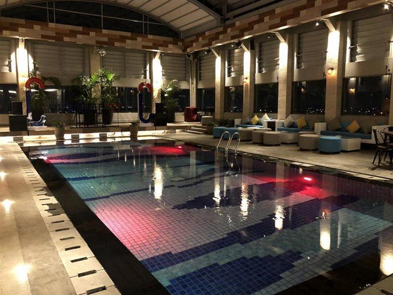 The Excelton Hotel Palembang Luaran gambar