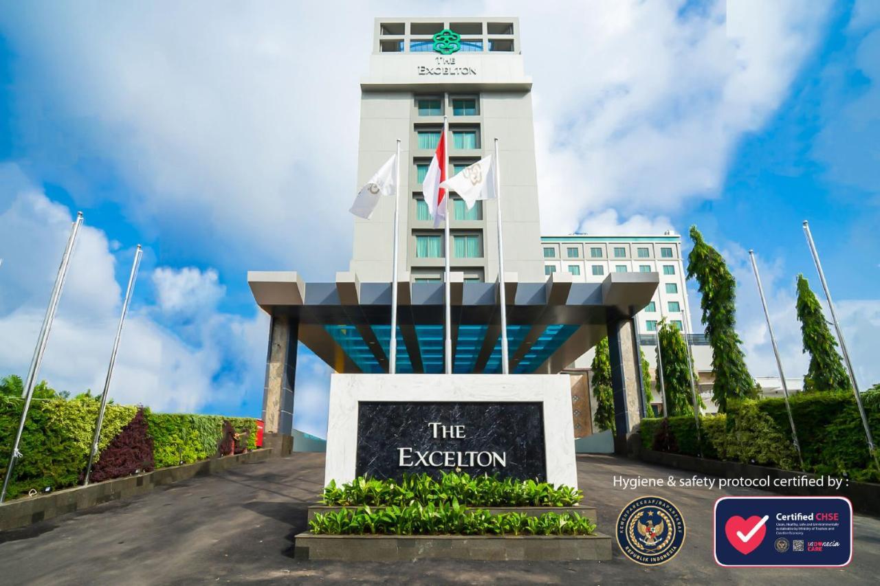 The Excelton Hotel Palembang Luaran gambar