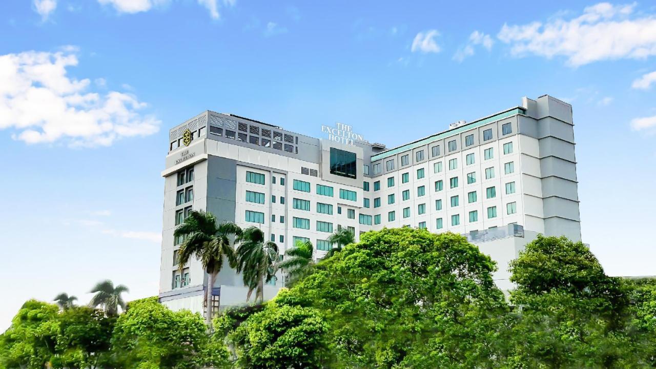 The Excelton Hotel Palembang Luaran gambar