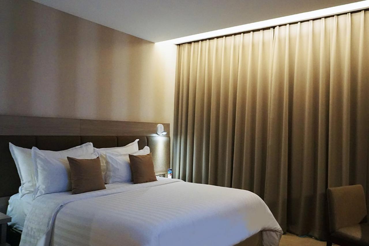 The Excelton Hotel Palembang Luaran gambar