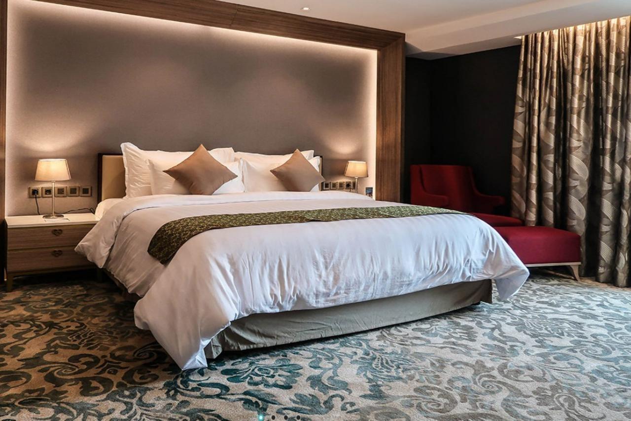 The Excelton Hotel Palembang Luaran gambar