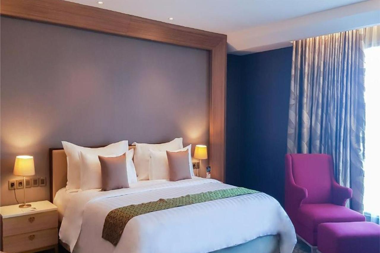 The Excelton Hotel Palembang Luaran gambar